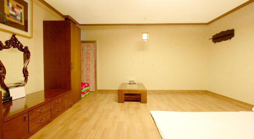 Hotel Olympic Changwon Esterno foto