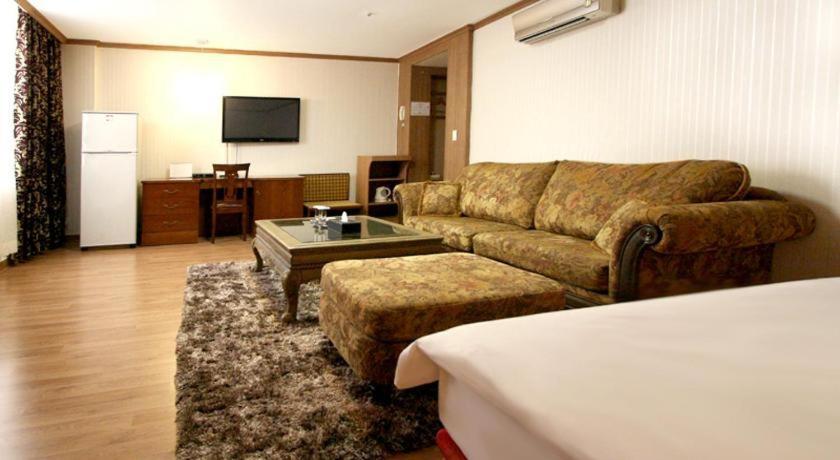 Hotel Olympic Changwon Esterno foto