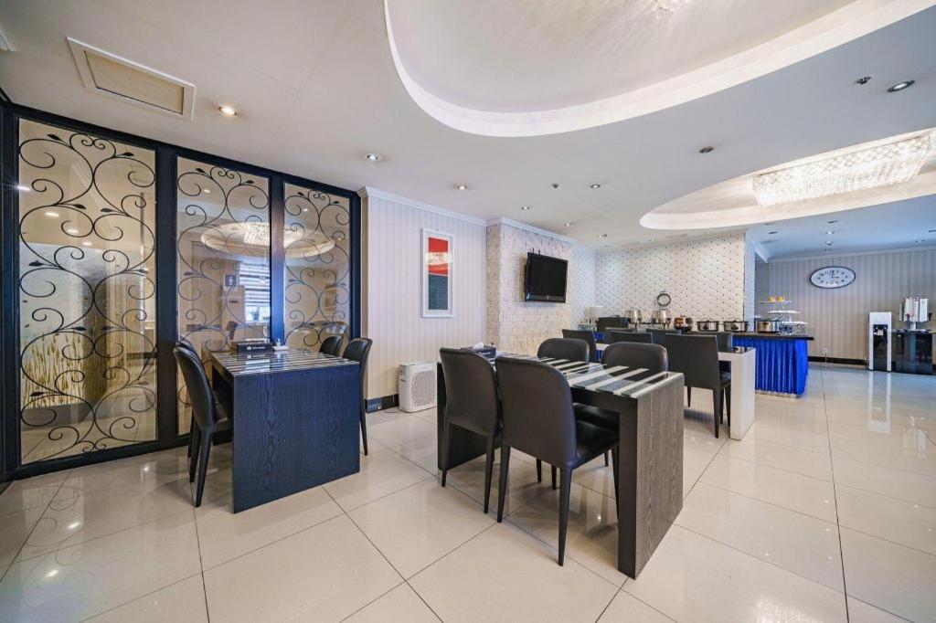 Hotel Olympic Changwon Esterno foto