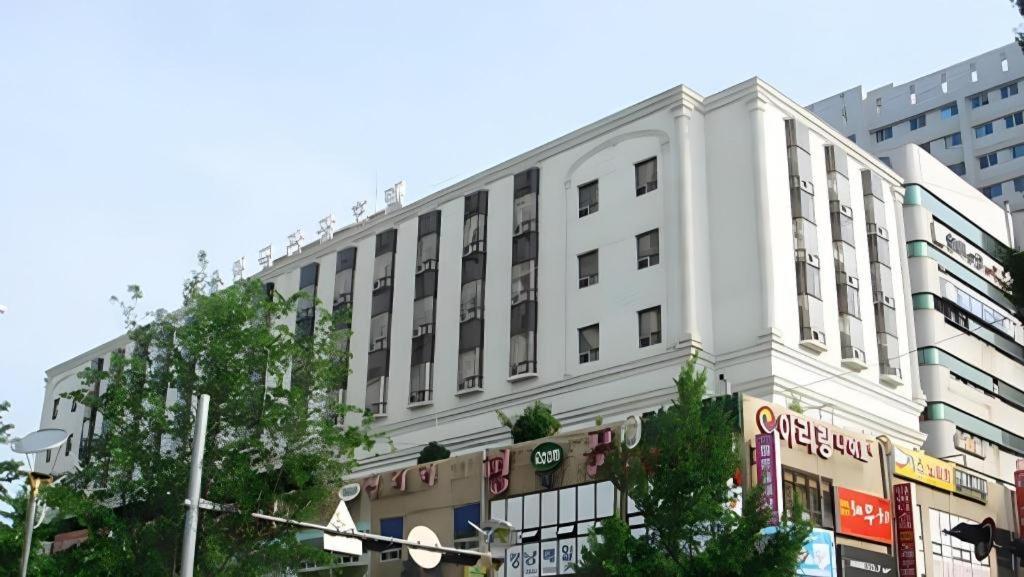Hotel Olympic Changwon Esterno foto
