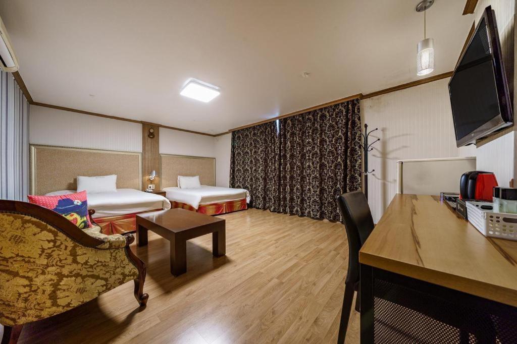 Hotel Olympic Changwon Esterno foto