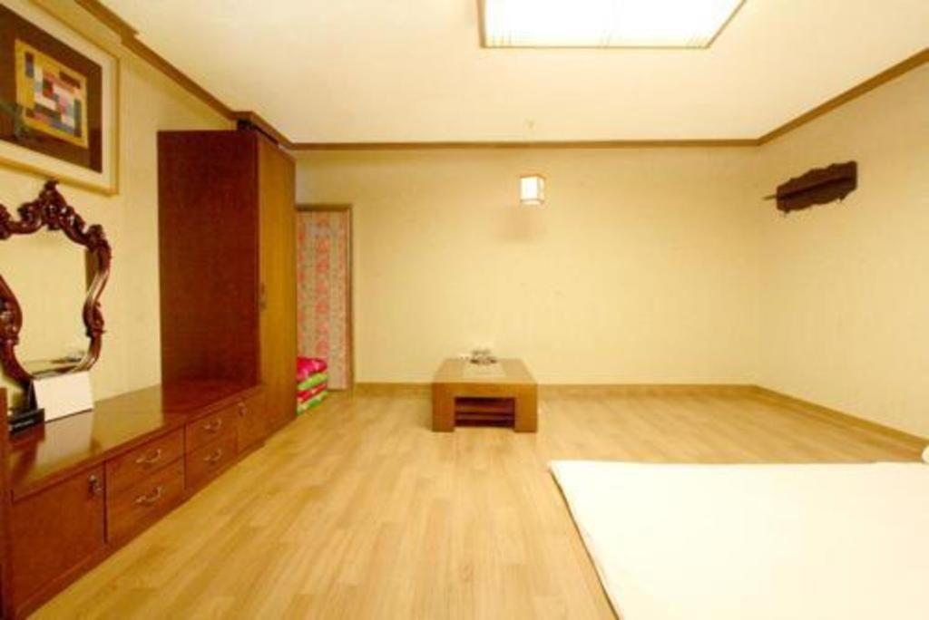 Hotel Olympic Changwon Esterno foto