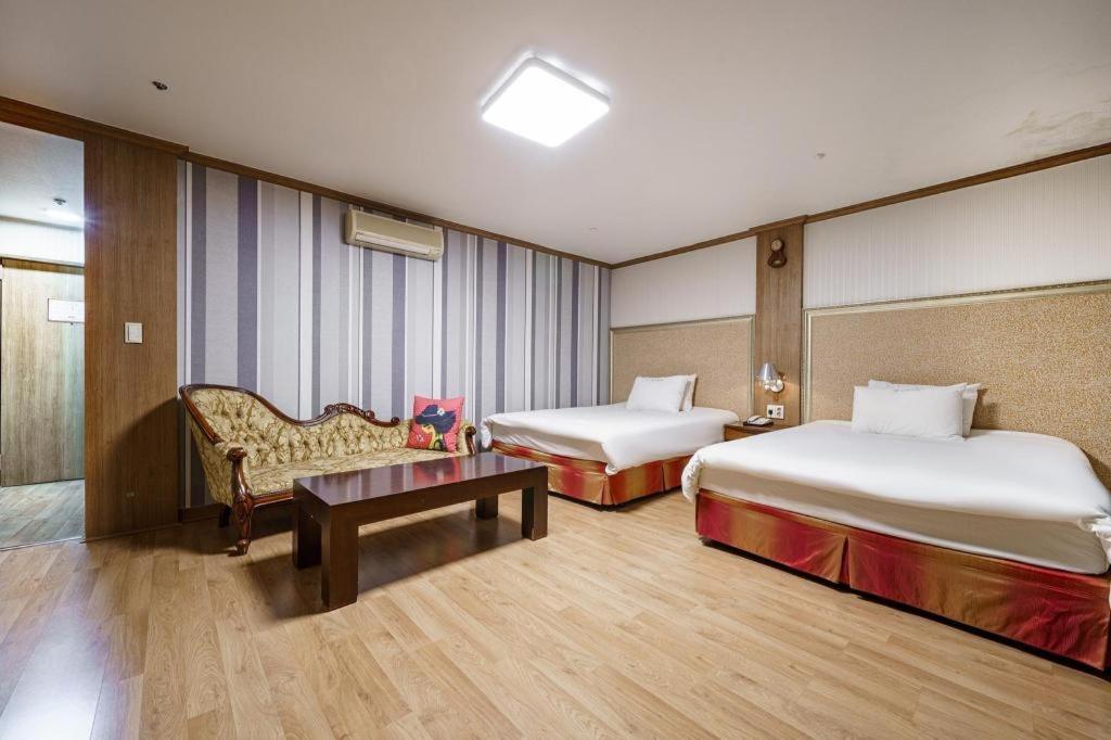 Hotel Olympic Changwon Esterno foto