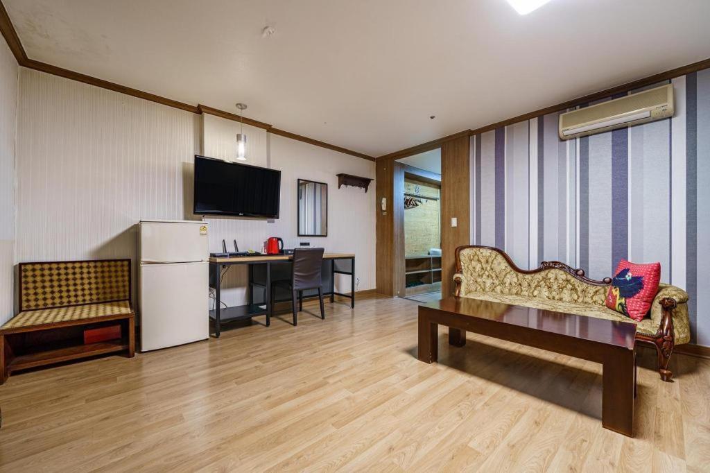 Hotel Olympic Changwon Esterno foto