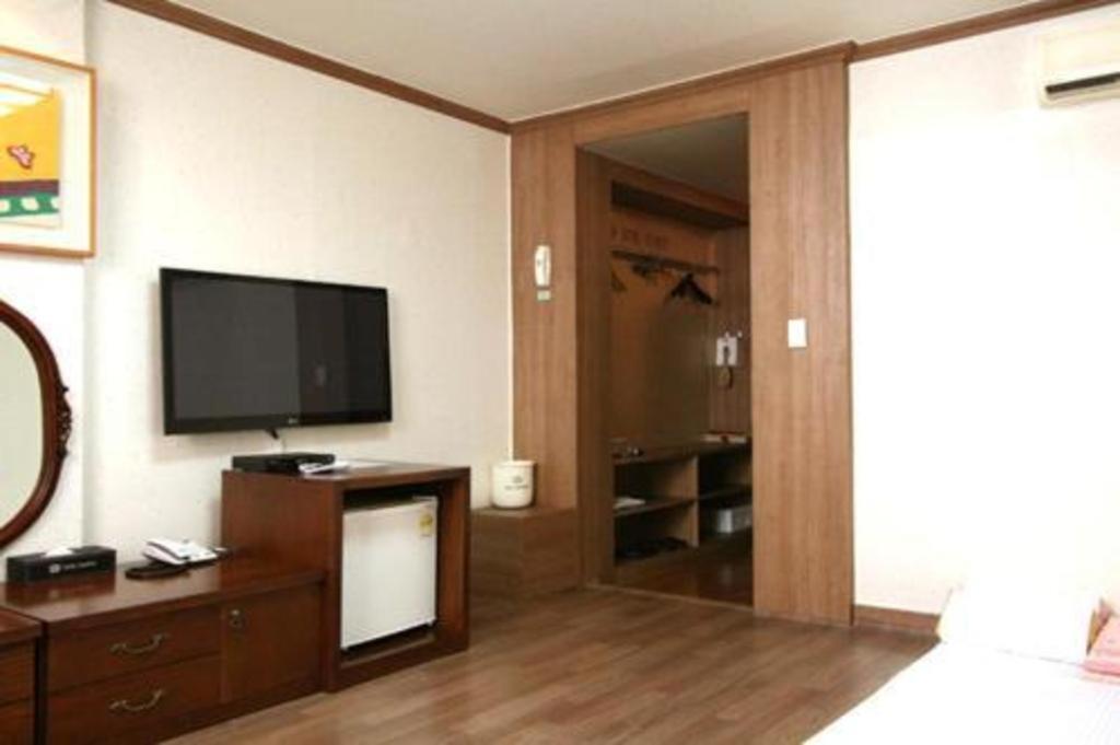 Hotel Olympic Changwon Esterno foto