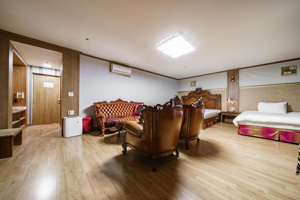 Hotel Olympic Changwon Esterno foto