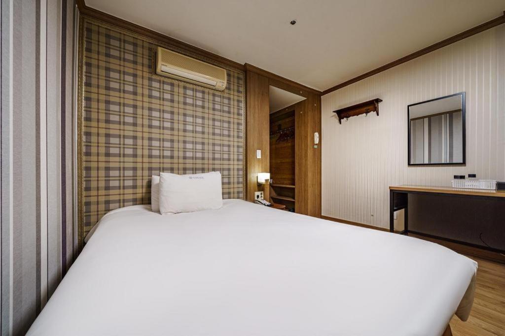 Hotel Olympic Changwon Esterno foto
