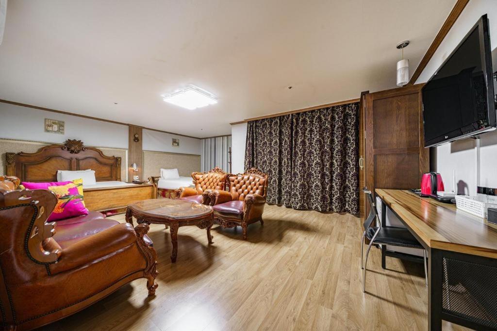 Hotel Olympic Changwon Esterno foto