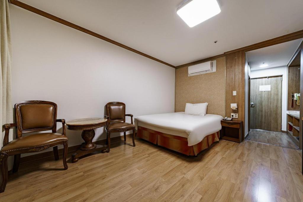 Hotel Olympic Changwon Esterno foto