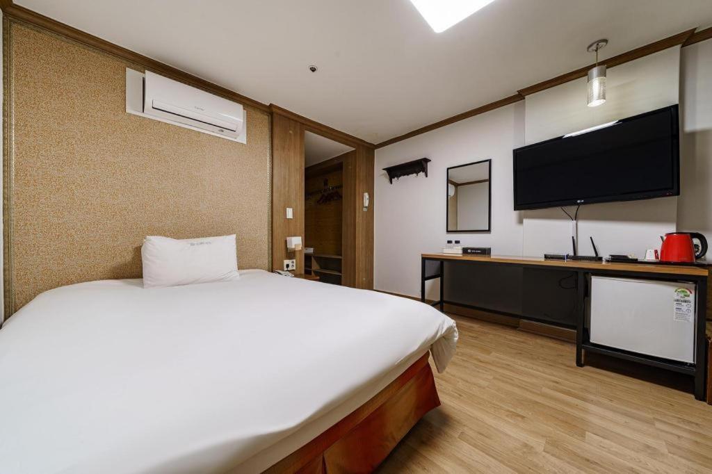 Hotel Olympic Changwon Esterno foto