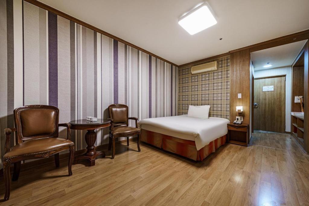 Hotel Olympic Changwon Esterno foto