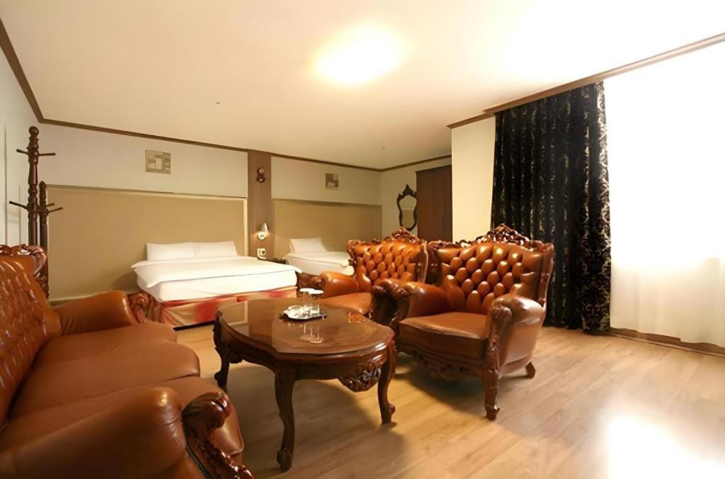 Hotel Olympic Changwon Esterno foto