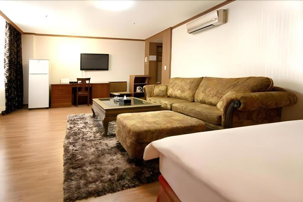 Hotel Olympic Changwon Esterno foto